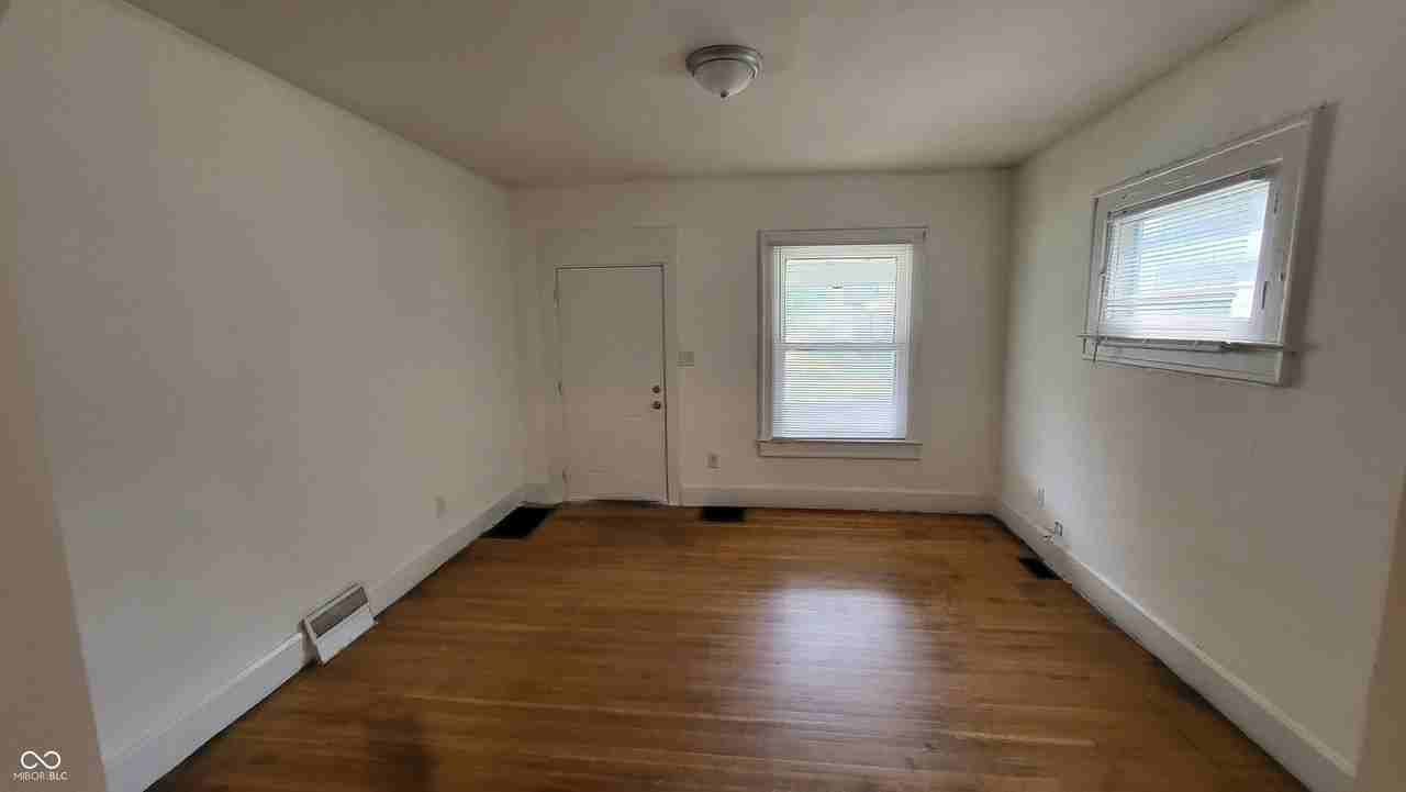 314 N Denny St - Photo 4 of 18