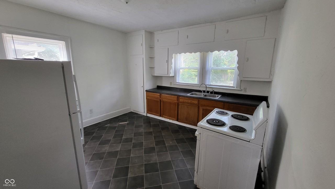 314 N Denny St - Photo 7 of 18