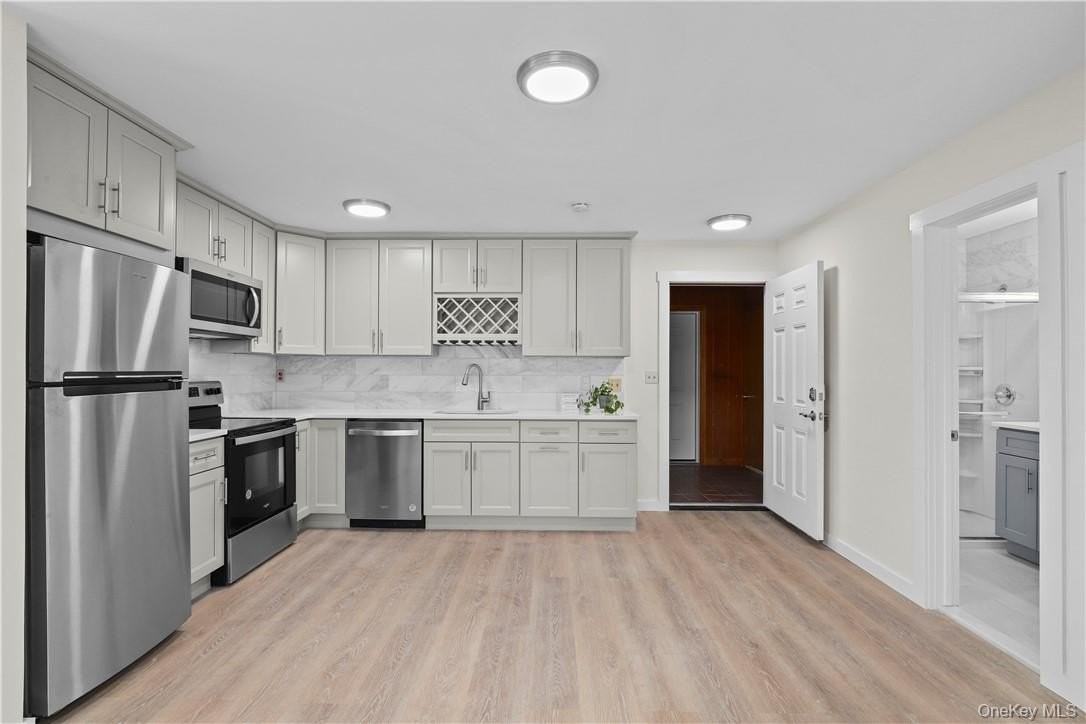 174 E Lake Blvd #R2 - Photo 4 of 19