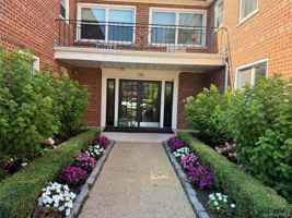 featured image of 120 S Park Ave #1D