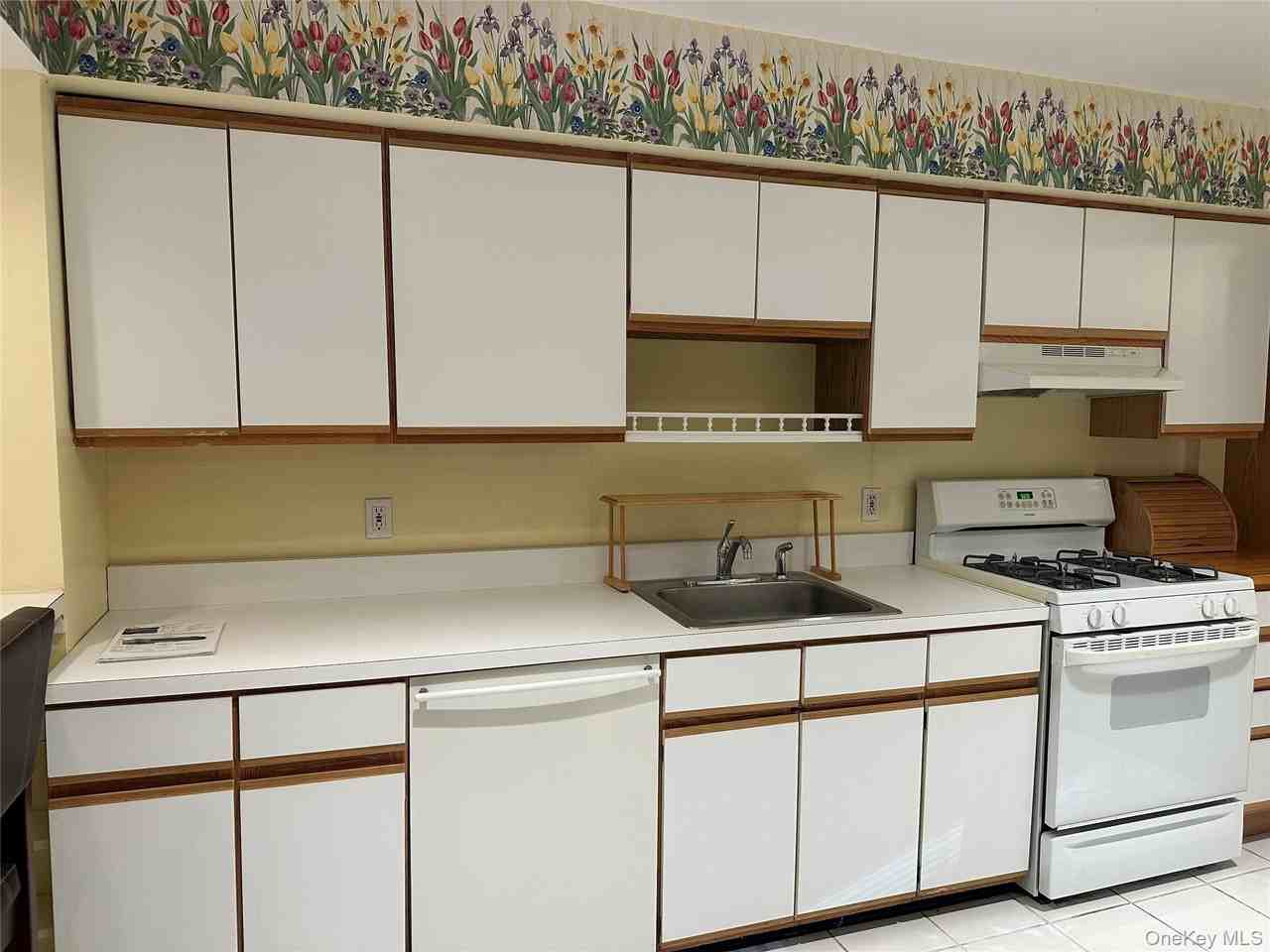 63 Franklin Ave #2 - Photo 2 of 10