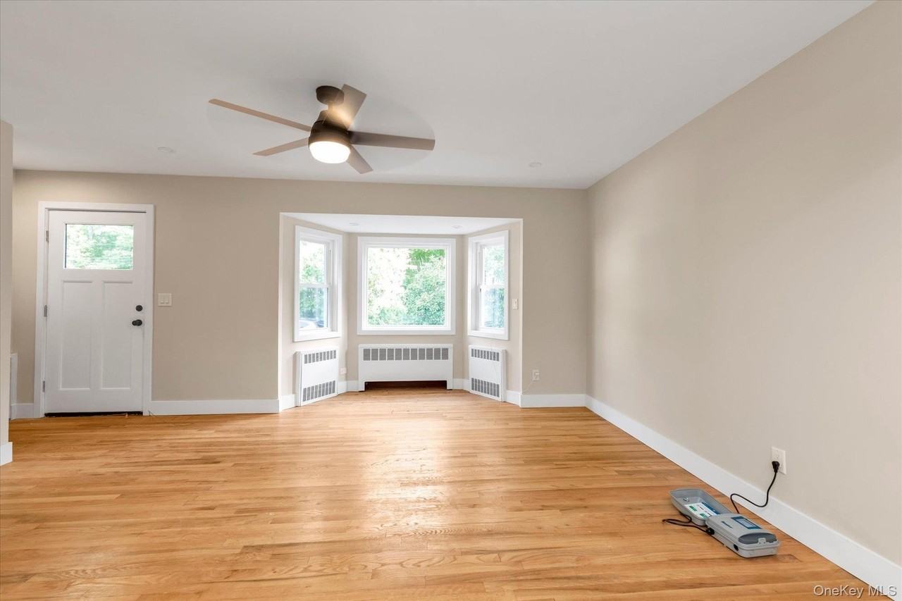 10 Stratton Dr - Photo 2 of 19