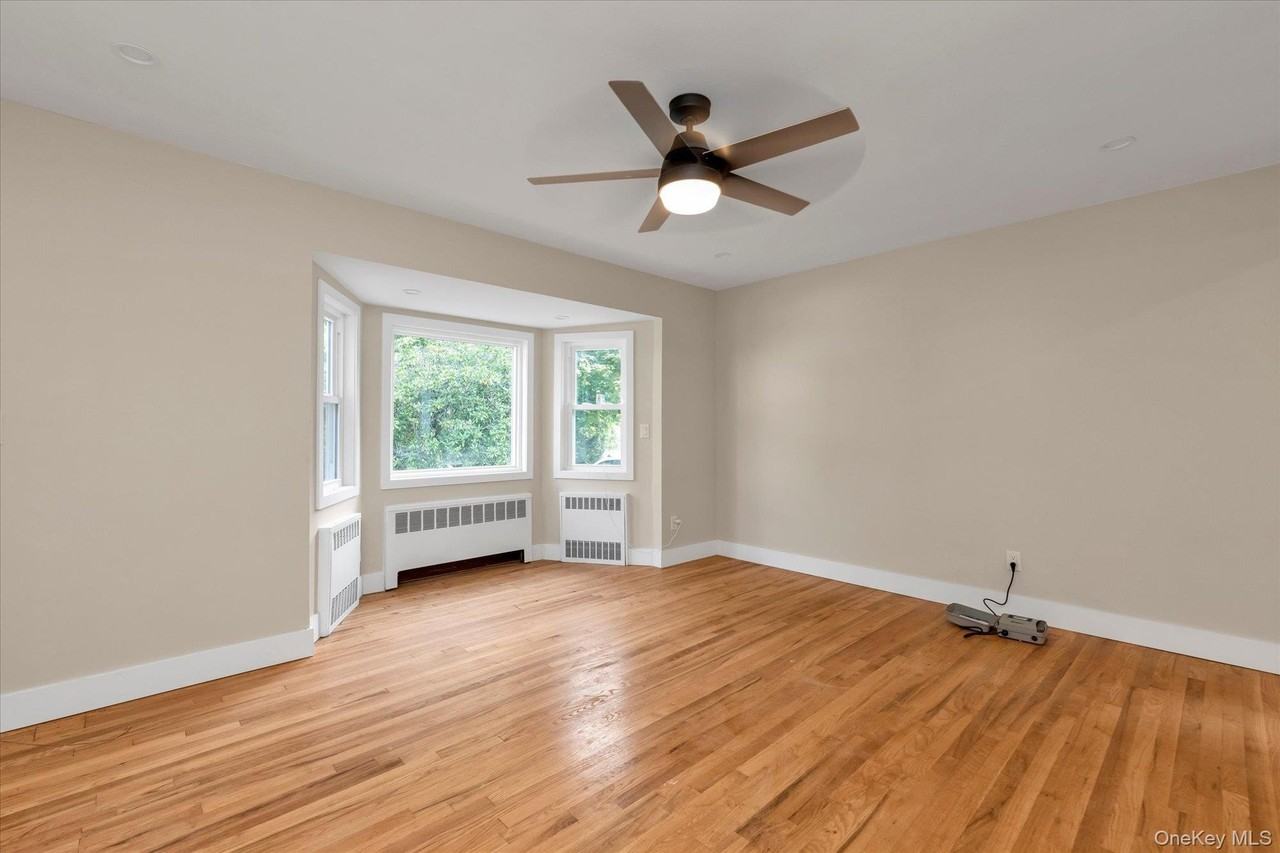 10 Stratton Dr - Photo 3 of 19