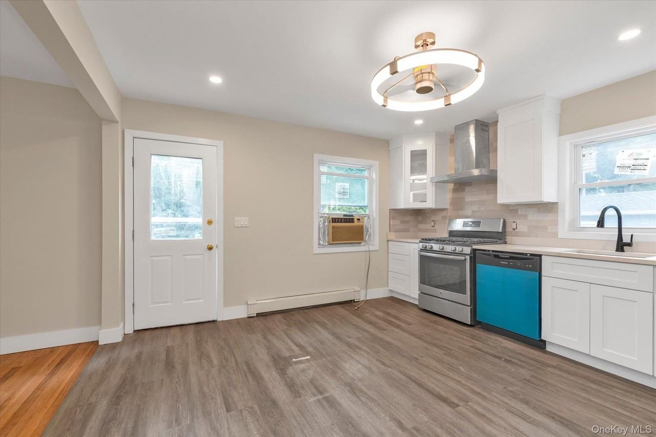 10 Stratton Dr - Photo 7 of 19