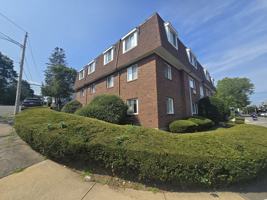 featured image of 725 Broad St #4