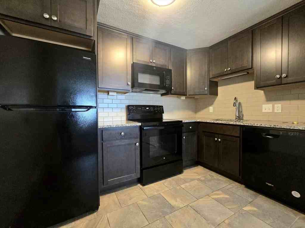 725 Broad St #4 - Photo 2 of 19