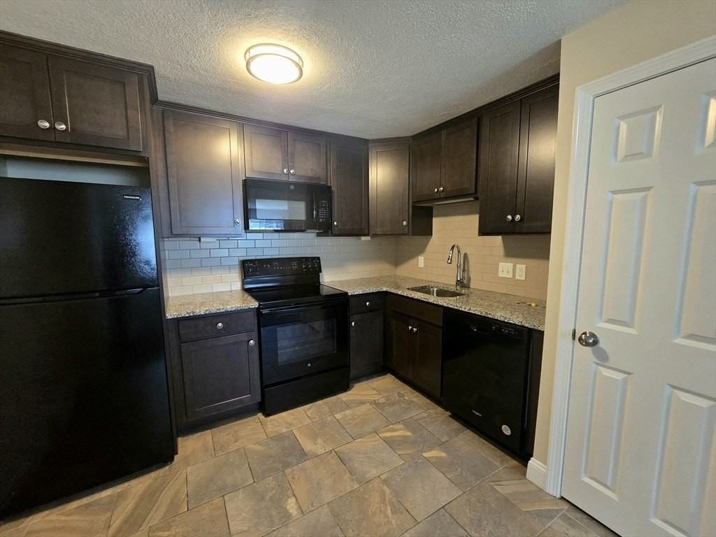 725 Broad St #4 - Photo 3 of 19