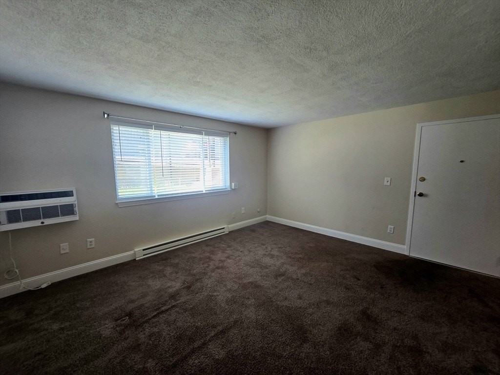 725 Broad St #4 - Photo 5 of 19