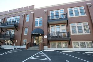 featured image of 1003 Bond St #5