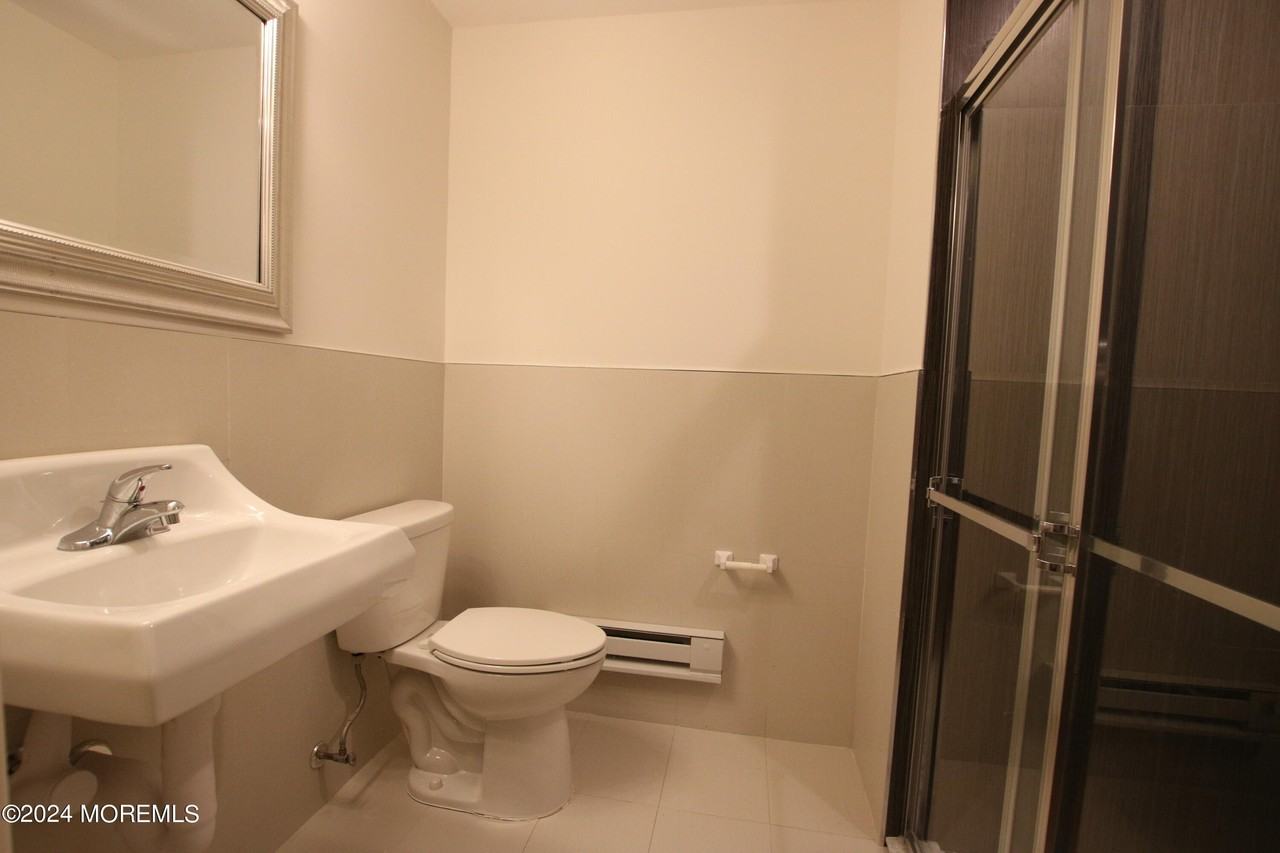1003 Bond St #5 - Photo 4 of 13