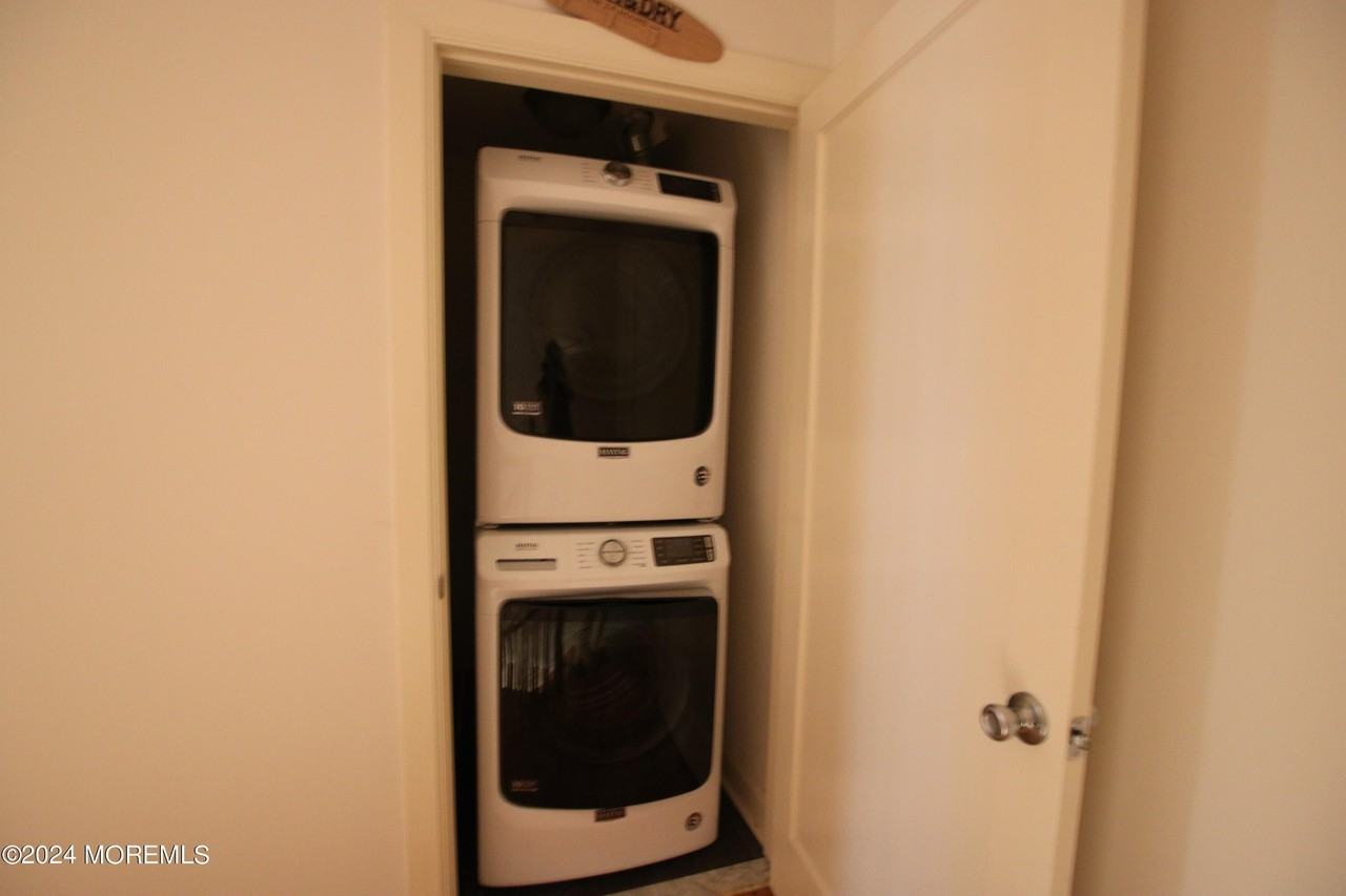 1003 Bond St #5 - Photo 5 of 13