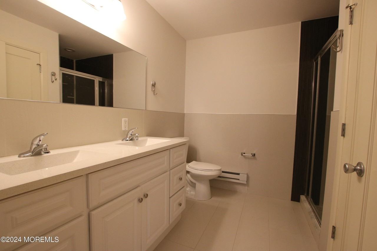 1003 Bond St #5 - Photo 7 of 13