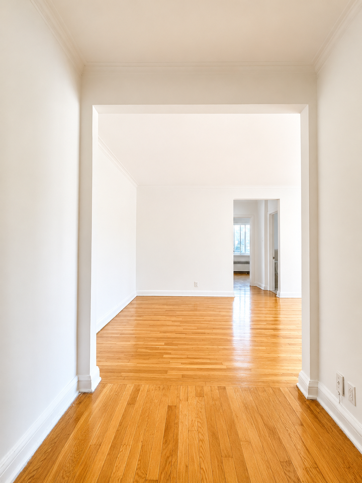 6325 Avenue Somerled #305 - Photo 4 of 9