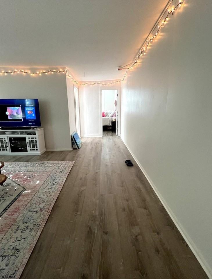 1 S Newport Ave - Photo 2 of 13