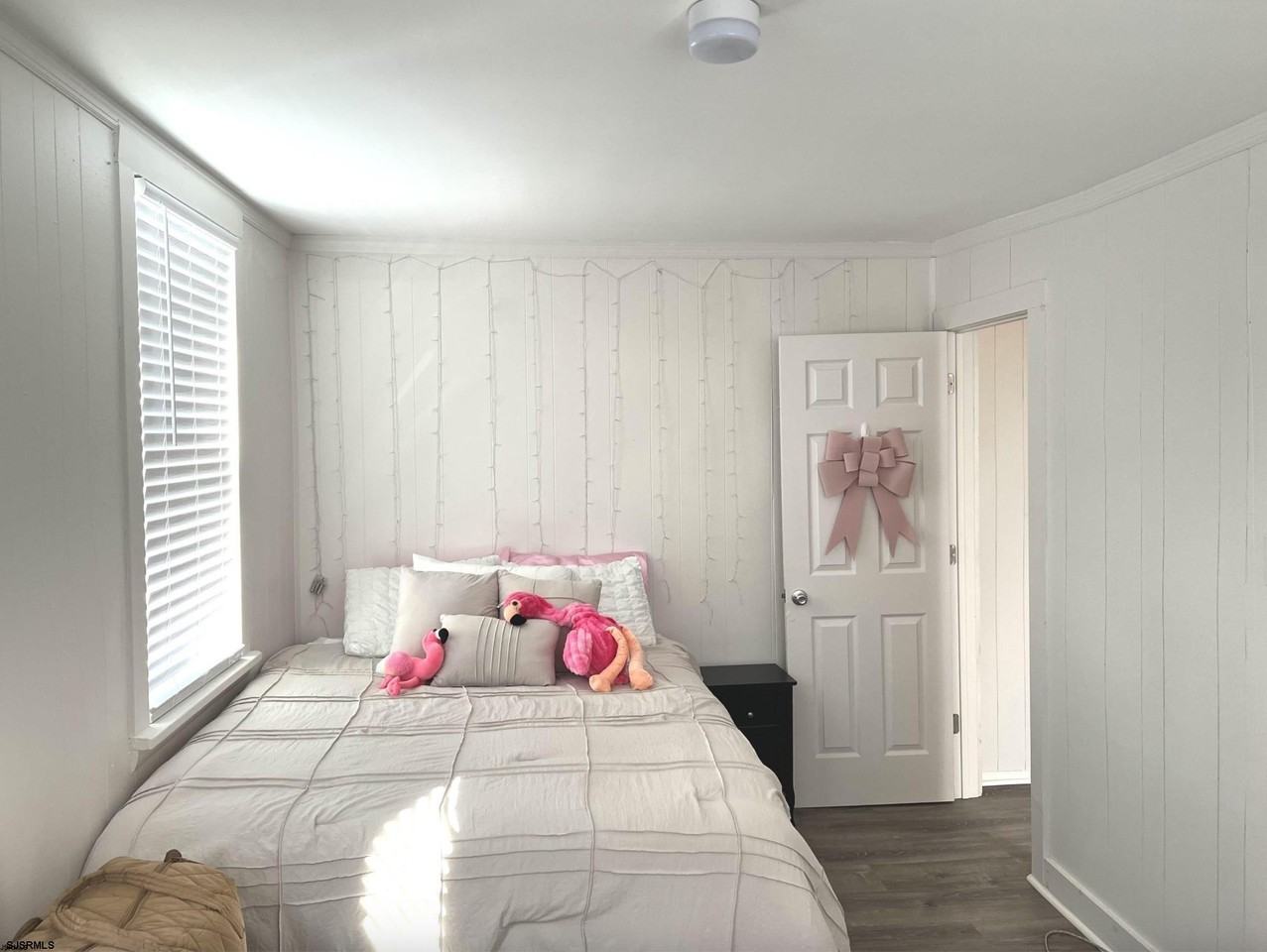 1 S Newport Ave - Photo 3 of 13
