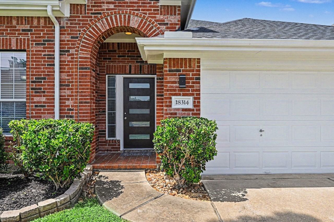18314 Manorcliff Ln - Photo 2 of 29