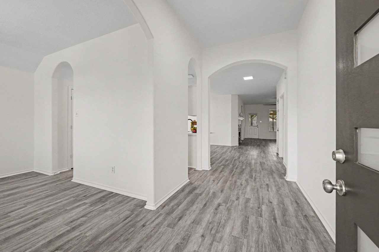 18314 Manorcliff Ln - Photo 3 of 29