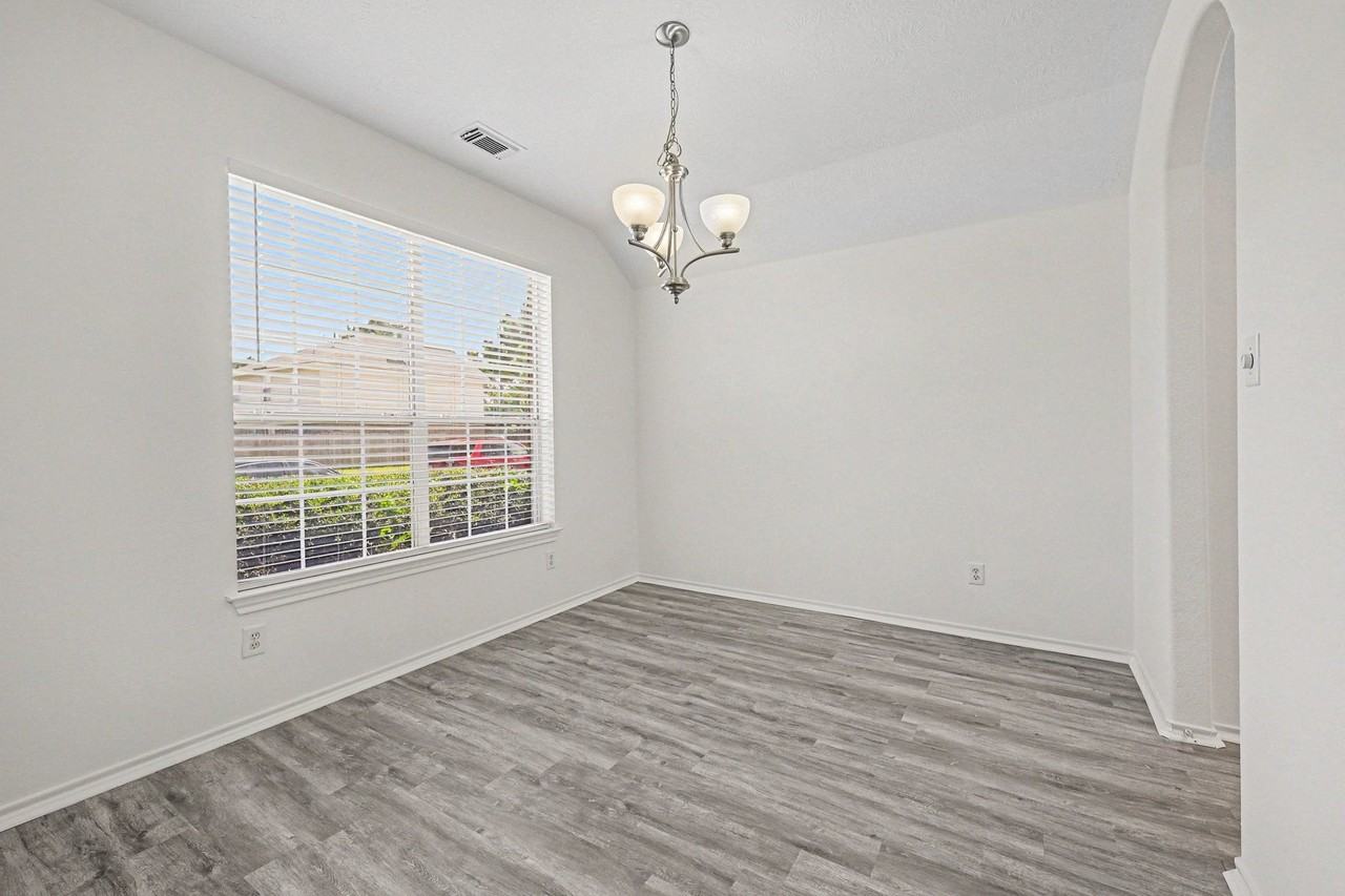 18314 Manorcliff Ln - Photo 4 of 29