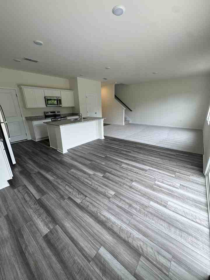 181 Snowdrop Ave - Photo 2 of 20