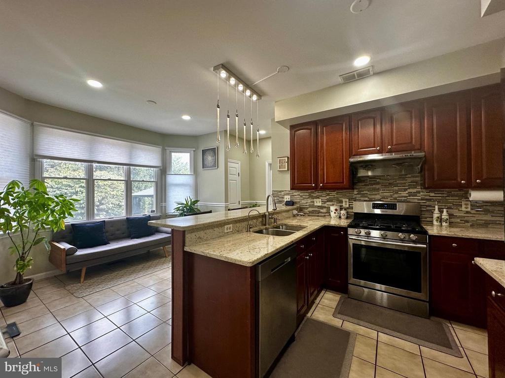 25 Knight Dr - Photo 5 of 34