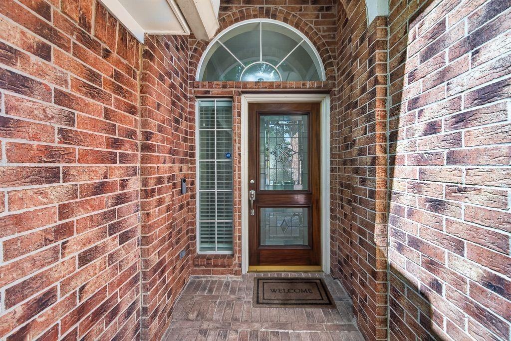 1103 Parkhaven Ln - Photo 2 of 45
