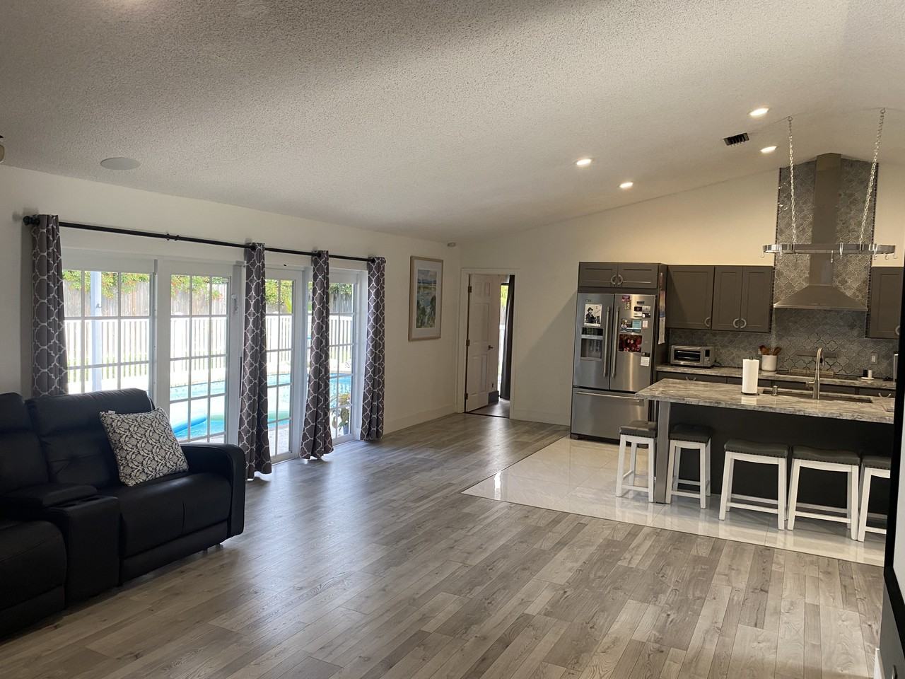 19131 Fairlawn Way - Photo 3 of 25