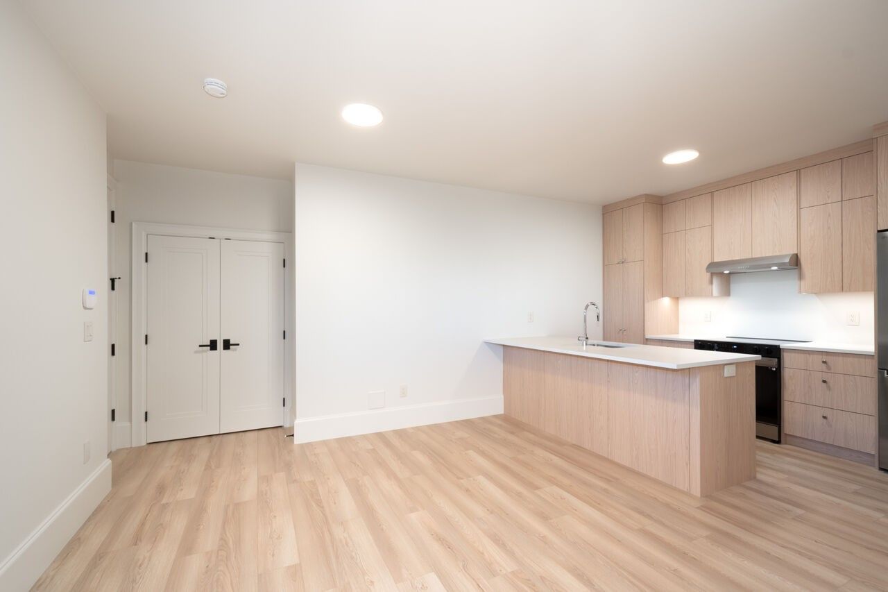 5770 Kitchener Street - Photo 6 of 19