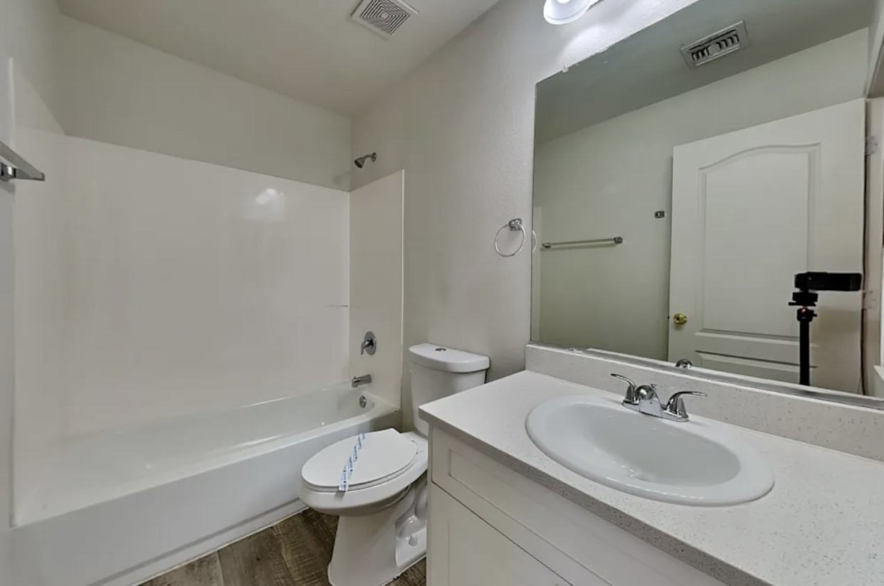 12218 West Hadley Street - Photo 6 of 9