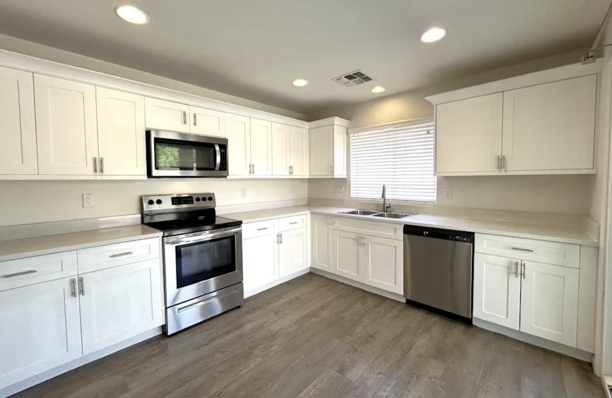 12218 West Hadley Street - Photo 2 of 9