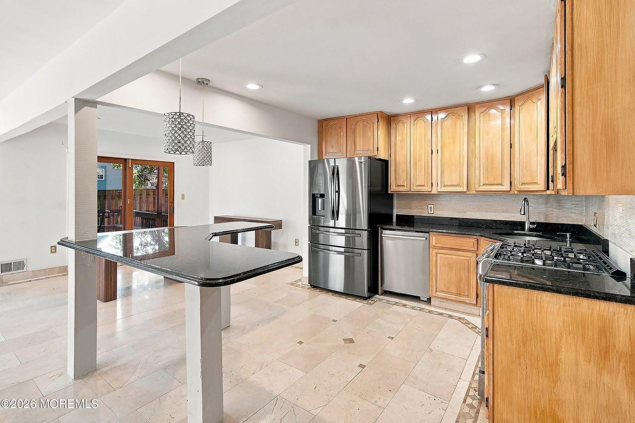 137 Marina Bay Ct - Photo 6 of 29
