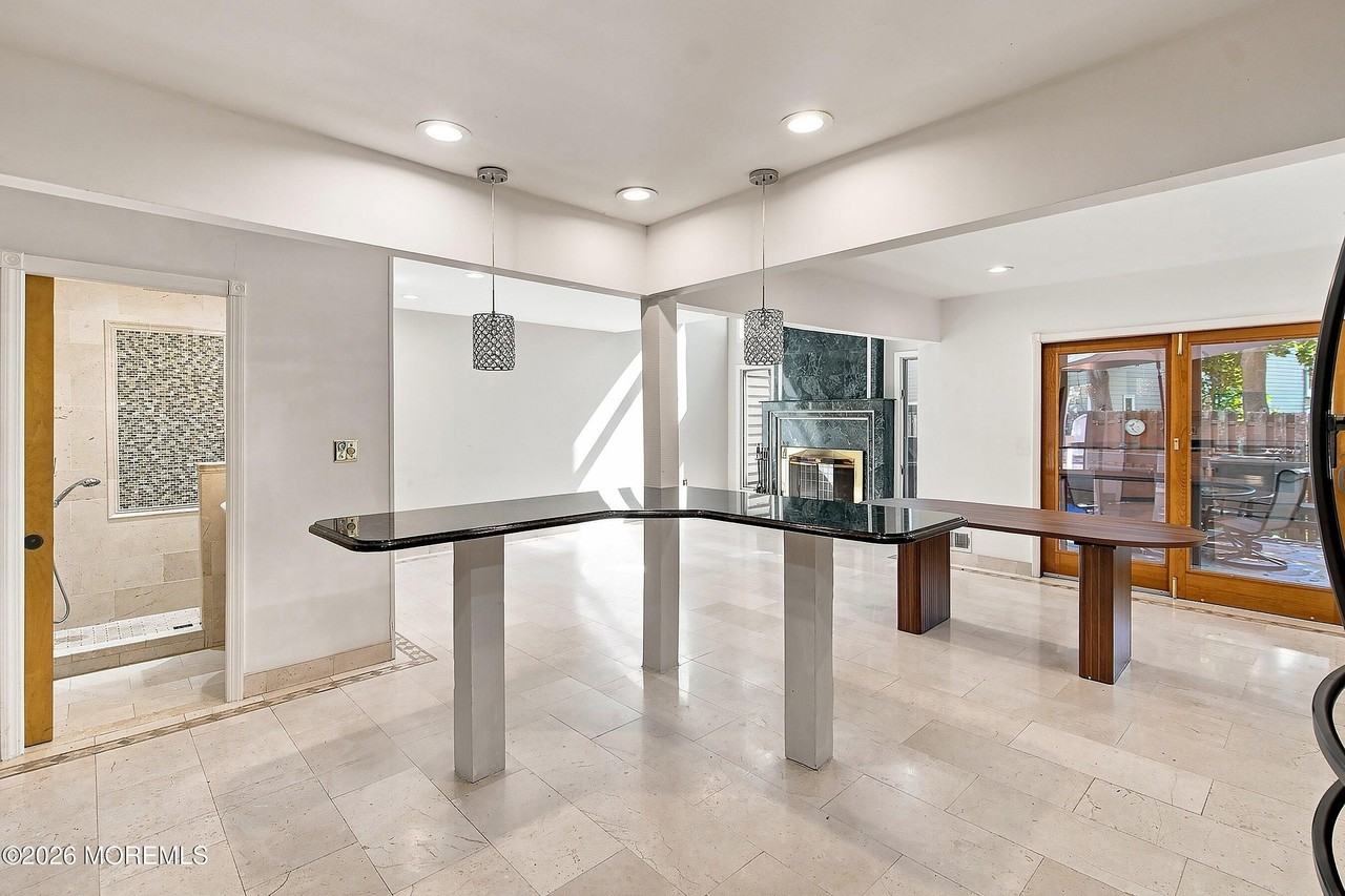 137 Marina Bay Ct - Photo 7 of 29