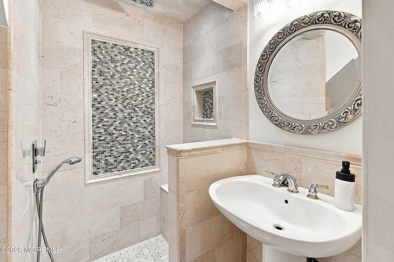 137 Marina Bay Ct - Photo 7 of 24