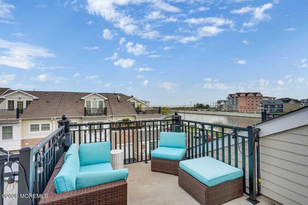 4 Grove Ct - Photo 5 of 41