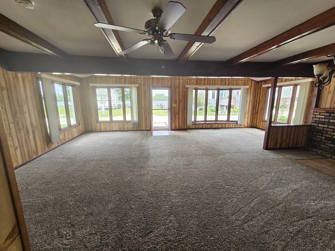 8150 N Thorsen Ln - Photo 2 of 19