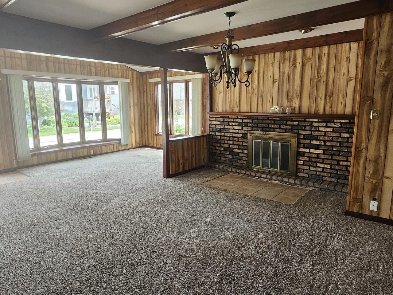 8150 N Thorsen Ln - Photo 3 of 19