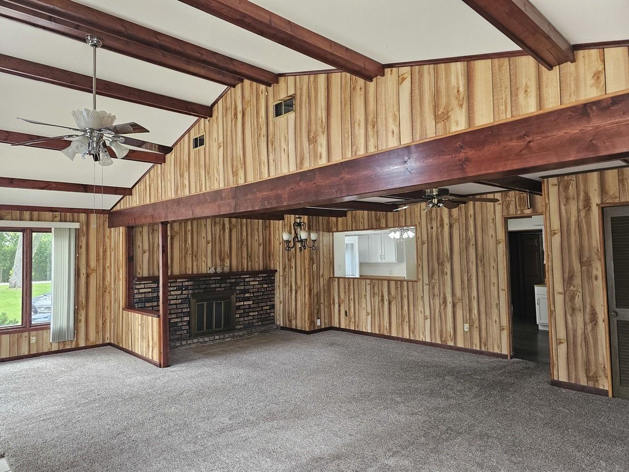 8150 N Thorsen Ln - Photo 4 of 19