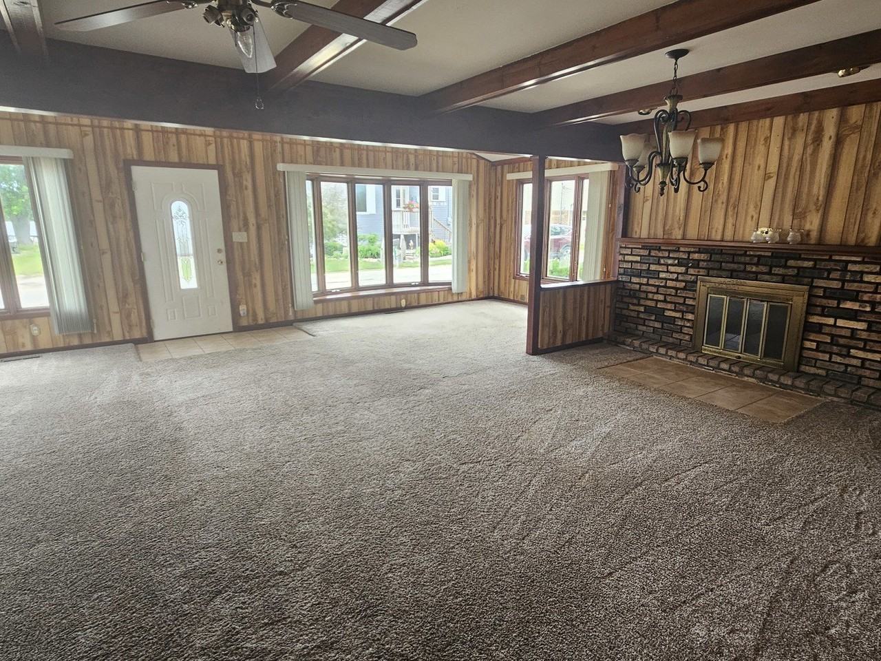 8150 N Thorsen Ln - Photo 5 of 19
