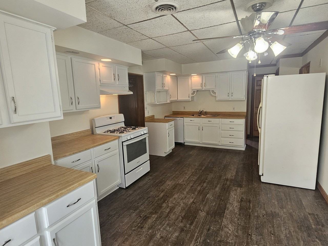 8150 N Thorsen Ln - Photo 7 of 19