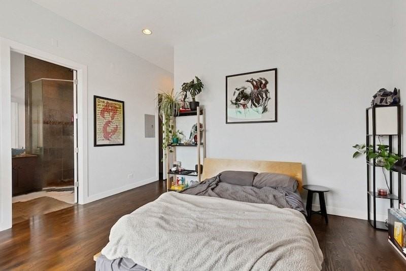 1045 N California Ave #4 - Photo 7 of 11