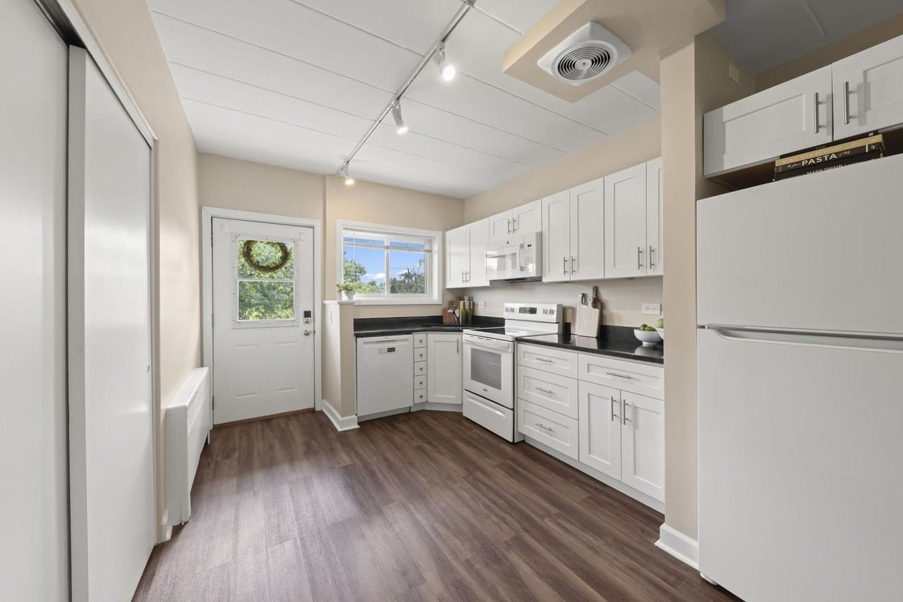 1307 College Ave #207 - Photo 3 of 13