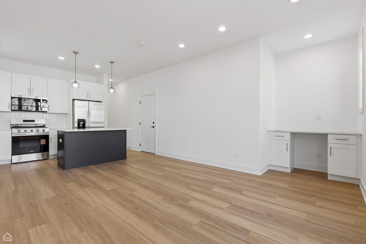 4841 S Prairie Ave #3 - Photo 5 of 26