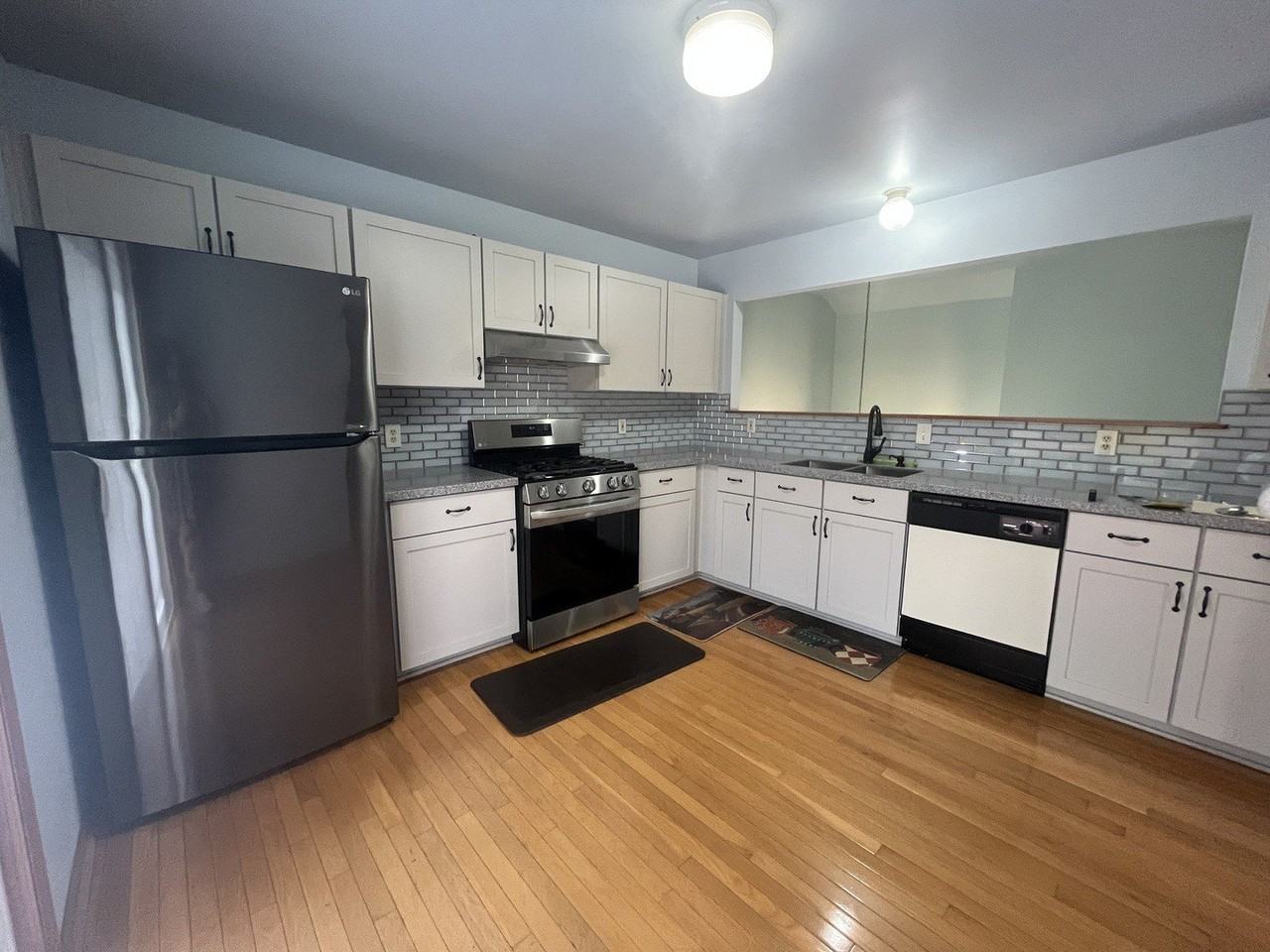 965 Amberwood Pl - Photo 7 of 36