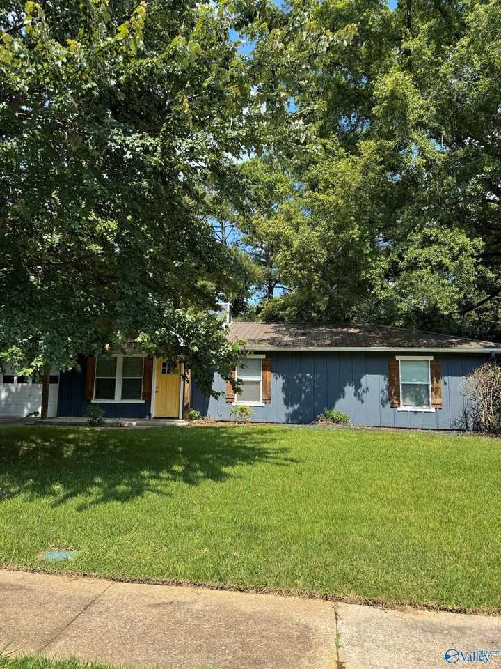 902 Danmann Cir Se - Photo 2 of 12