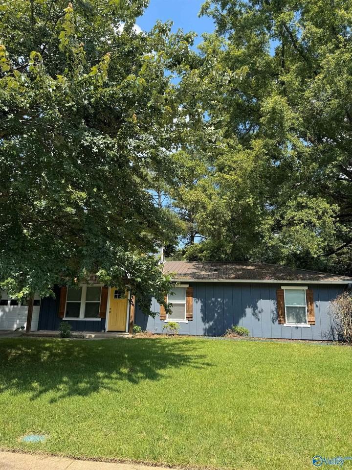 902 Danmann Cir Se - Photo 3 of 12
