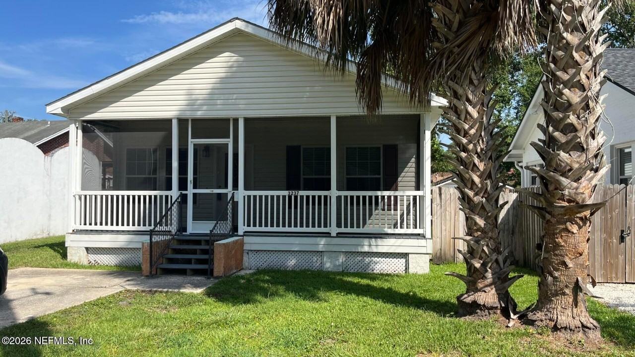 3237 Mayflower St - Photo 2 of 27