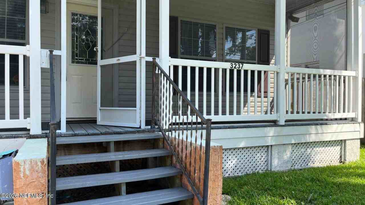 3237 Mayflower St - Photo 3 of 27