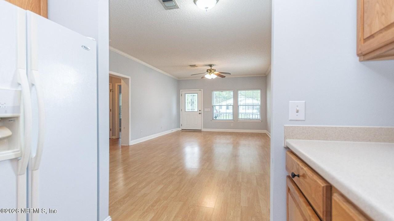 3237 Mayflower St - Photo 7 of 27