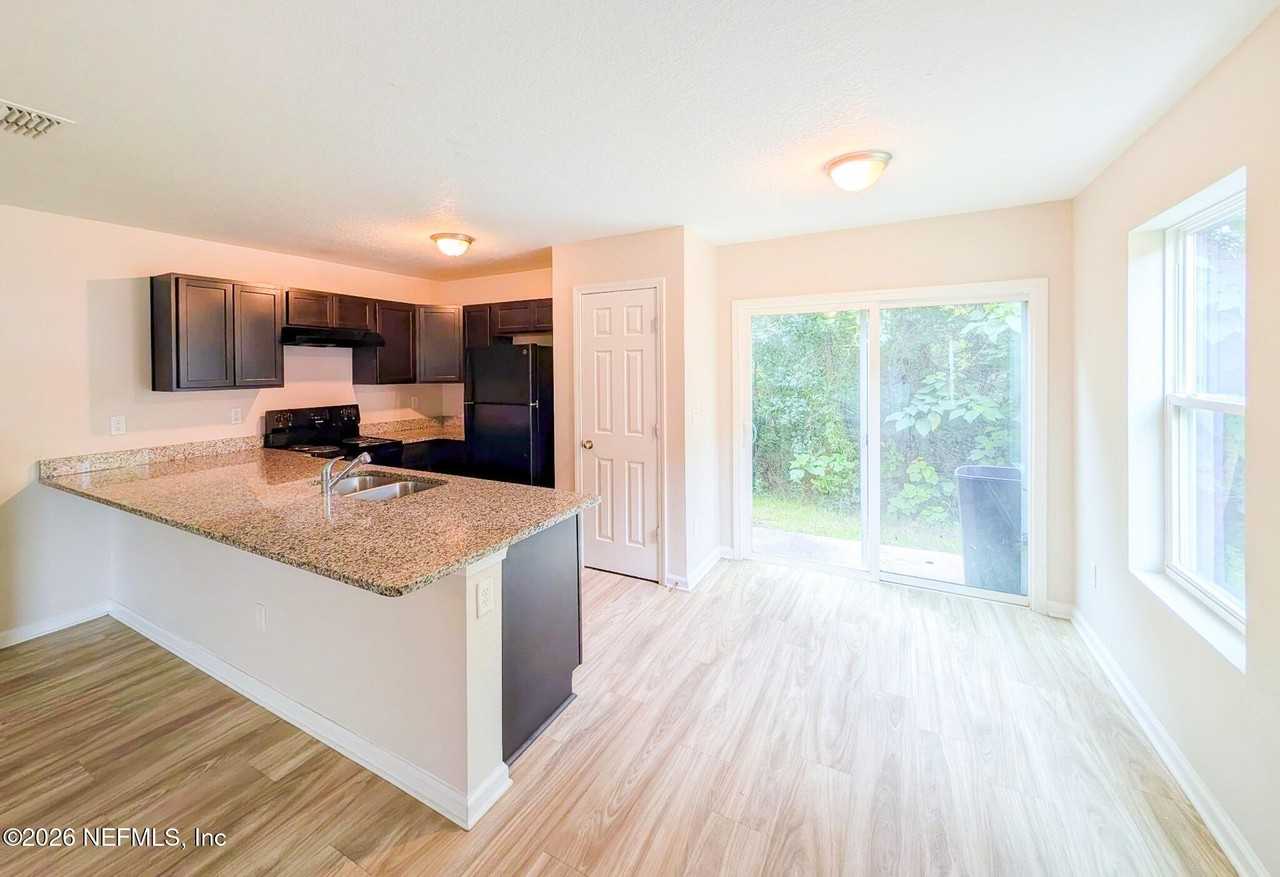 6861 Lake Mist Ln - Photo 4 of 16