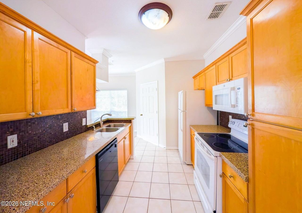10961 Burnt Mill Rd #1421 - Photo 4 of 21