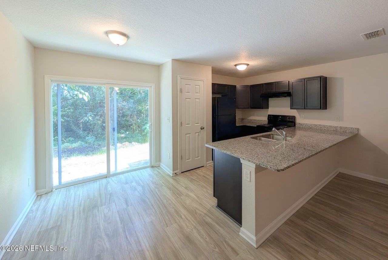 6869 Lake Mist Ln - Photo 2 of 18